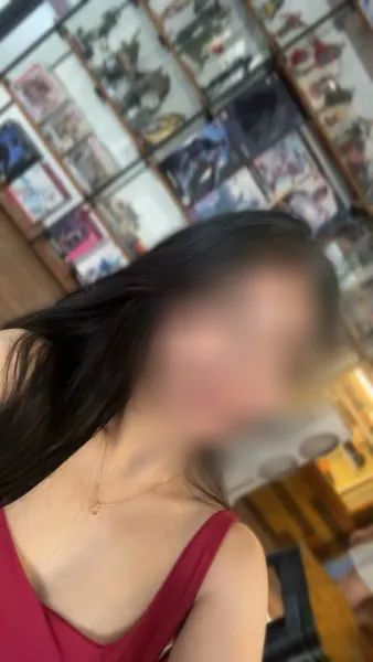 Jacqueline, 28
