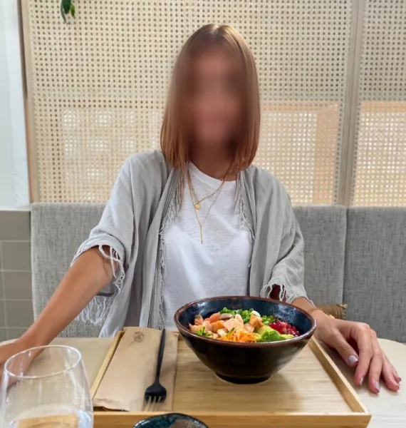 Sophie, 37